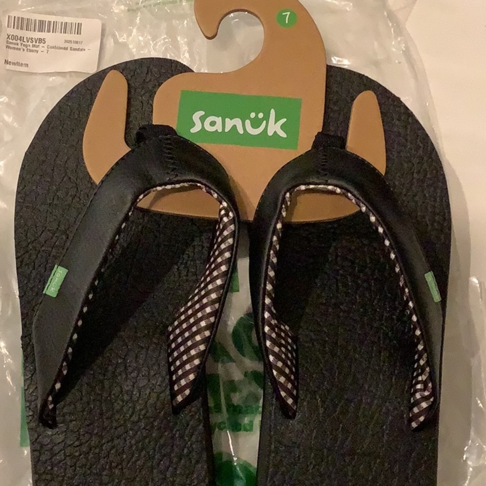 Sanuk Women’s Yoga Mat Thong Sandal Size 7 Black NWT!